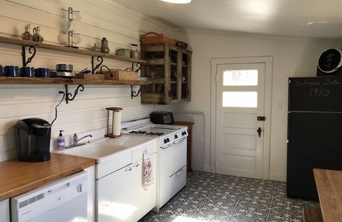 Bluemont House | Historic Mountain Cottage at Blue Ridge Overlook