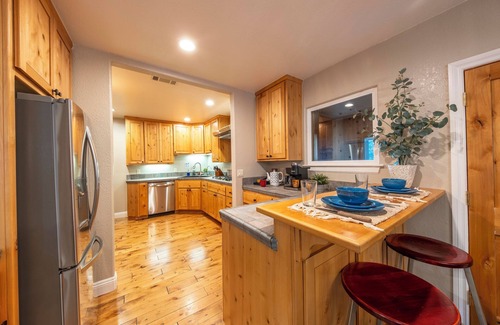 Iowa Hill Cabin | Historic Mountain Retreat - Close to Boreal