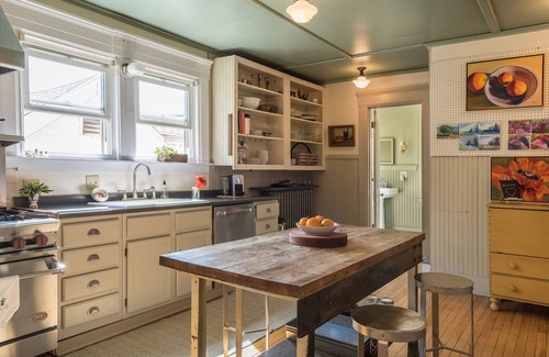 Portland Apartment | Historic Munjoy Hill Retreat-Rooftop Water Views!