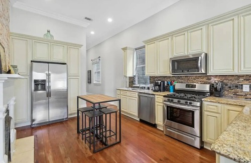 French Quarter House | Historic NOLA Home between Magazine and Tchoupitoulas Pet Friendly