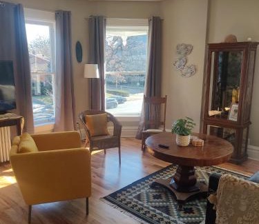 Oak Park Apartment | Historic Oak Park Home for 6/Hemingway District