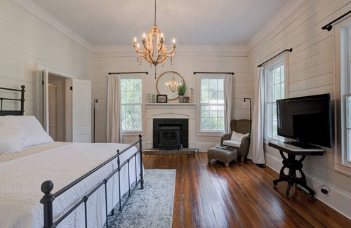 Pomaria Other | Historic Oakland House -Beautifully Restored 1820s Farmhouse 4 Beds with Pool