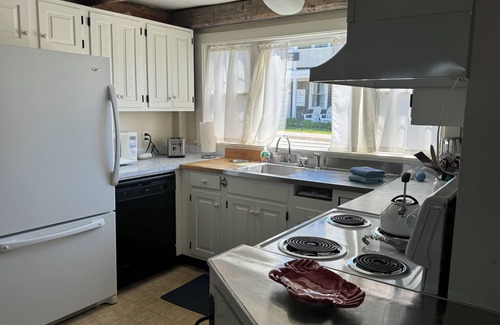 Port Clyde Cottage | Historic Oceanfront Maine Village Year-Round Retreat, Gameroom + Water Access