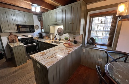 Delta House | Historic Ox Bow House c.1800 "The Cabin at Muddy Creek"