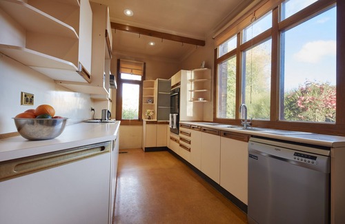 Lithgow House | Historic retreat WENVOE five bedroom mansion, 9 guests