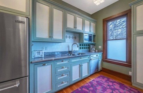 Hood River House | Historic Roe Parker- DT Hood River, 30+ rental! Views!