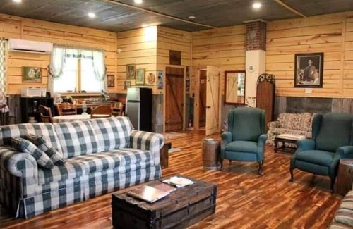 Marshall House | Historic Schoolhouse Near The Buffalo River