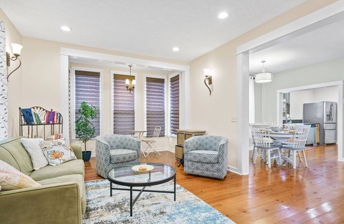 Silverton House | Historic Silverton Charmer - Cute, Near the Falls, Oregon Garden & Pet Friendly