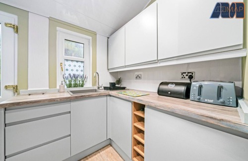 Wemyss Bay House | Historic Stunning 3 Bed Private Parking Near Railway Station