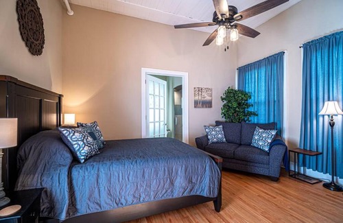 Marietta Apartment | Historic Tate House Apartment by Marietta Square