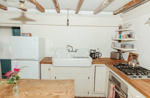 Northampton House | Historic Williams House 2-bedroom downtown Northampton with AC, WiFi