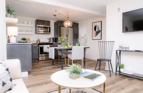 Lenox Apartment | Historical Downtown 1bedroom