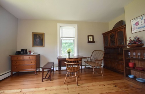 Topsham House | Historical New England 2Bedroom with 2 King beds Brick Building
