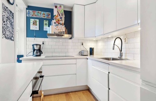 Sandviken Apartment | Historical Sandviken Smart TV - Washer Dryer