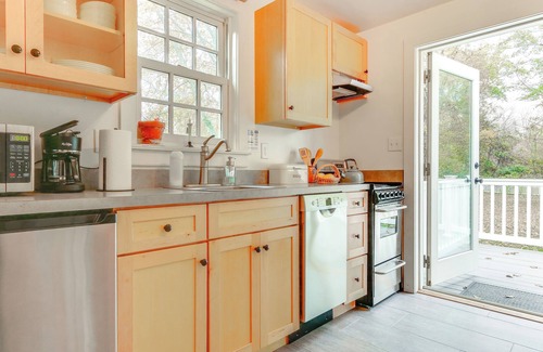 Thurmont Cottage | Historical Thurmont Escape w/Furnished Deck!