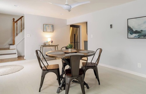 Malden Cottage | Hits Adjacent | Pet Friendly | Caraway Cottage