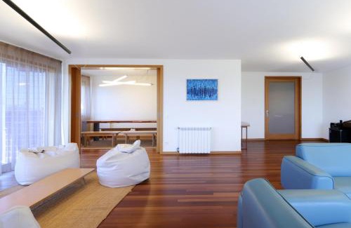 Vilarinha Apartment | HM - Ocean Breeze Delight