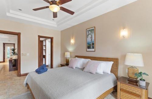 Playa Langosta Apartment | HM103 Blissful 2BR Beachfront Condo