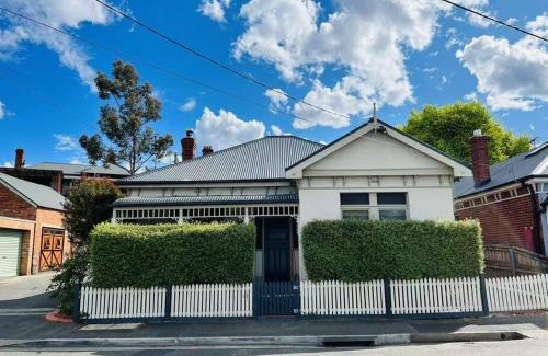 North Hobart House | Hobart Heritage House Near City