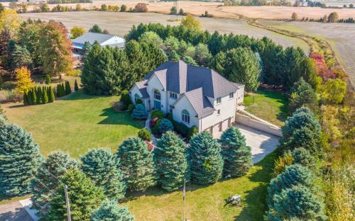 Thamesville Resort | Holden Villa Retreat