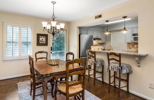 Crestline Heights House | HOLDIAY SALE! Beautifully decorated home close to everything