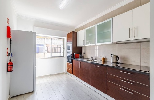 Moita Apartment | Holiday Apartment "Sleeptubal Moderne Accommodatie" with Balcony & Wi-Fi