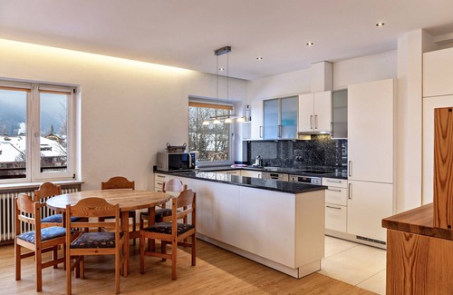 Seefeld in Tirol Apartment | Holiday Apartment "Haus Excelsior Top 14" with Mountain View, Shared Sauna & Wi-Fi