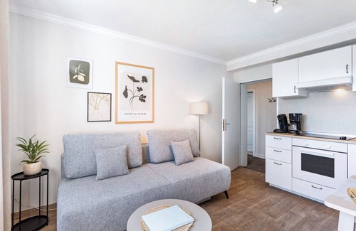 Ortsmitte Apartment | Holiday Apartments Löwenstein FeWo 3 with Private Terrace, Shared Garden and Wi-Fi