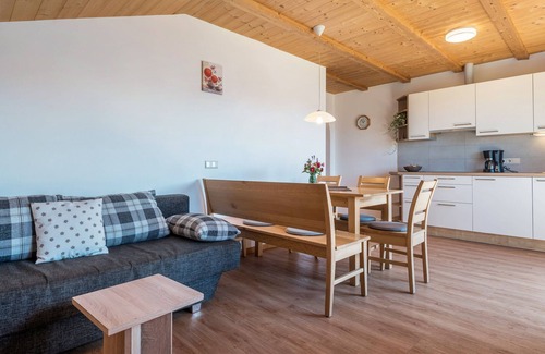 Fie allo Sciliar Apartment | Holiday Apartment 'Mongaduierhof Apt Schlern' with Mountain View, Shared Garden & Wi-Fi