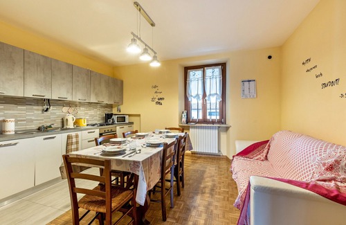Lonato del Garda Apartment | Holiday Apartment "Cascina Raperonzolo" with Private Terrace, A/C & Wi-Fi