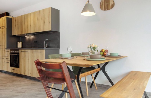 Waggershausen Apartment | Holiday Apartment "Waldruhe Hof Schütterle" with Lake View, Shared Garden & Wi-Fi