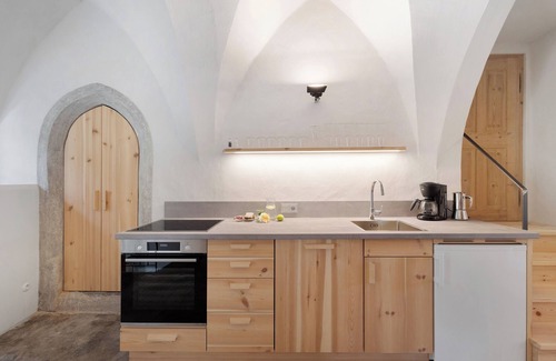 Pfalzen Apartment | Holiday Apartment 'Ansitz Baumannhof Gotik' with Mountain View, Shared Garden and Wi-Fi