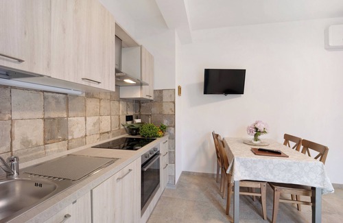 Andora Apartment | Holiday Apartment "Antichi Ricordi - La Stalla" with Terrace, Shared Pool & Wi-Fi