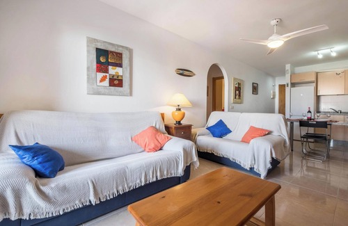 El Medano Apartment | Holiday Apartment "Apartamento en el Medano" near the Beach with Wi-Fi & Shared pool