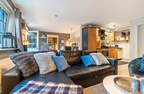 Schwedeneck Apartment | Holiday Apartment 'Beachhouse' with Private Terrace and Wi-Fi