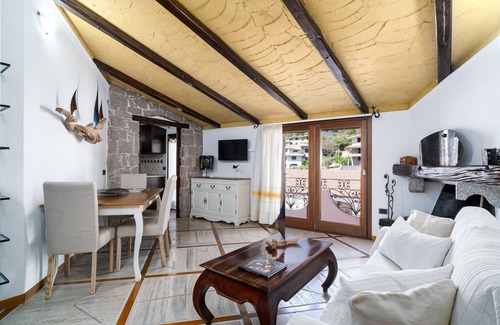 Orani Apartment | Holiday Apartment "Casa Dello Scultore" with Mountain View & 3 Balconies