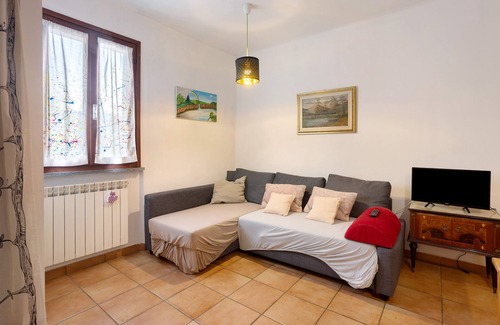 Saronno Apartment | Holiday Apartment "Casa Express Tra Como E Milano" with Wi-Fi