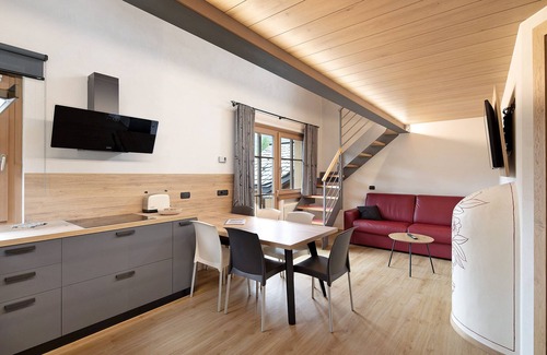 Teola Apartment | Holiday Apartment Chalet Monteneve Bordeaux with Mountain View, Balcony & Wi-Fi