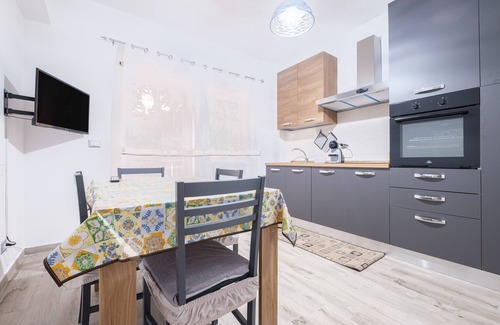 Province of Messina Apartment | Holiday Apartment "Damilhouse 3" with Balcony & Wi-Fi