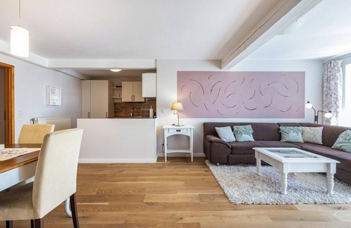 Cecilienkoog Apartment | Holiday Apartment "Denkerhof Blume des Lebens" with Shared Garden & Wi-Fi