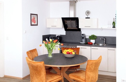 Enzisweiler Apartment | Holiday Apartment 'Dinkelbach Feriendomicil Objekt 2 D Summertime' with Lake View and Elevator