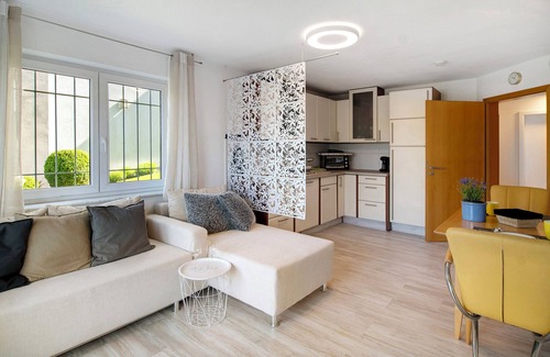 Bechlingen Apartment | Holiday Apartment "Easy Living" with Lake View, Private Terrace & Wi-Fi