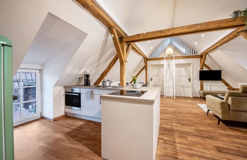 Strohen Apartment | Holiday apartment "Eichengeflüster Schwalbenloft" with a private terrace under the oaks