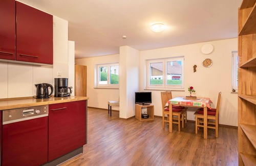 Neukirch Apartment | Holiday Apartment "Fichte" with Wi-Fi & Garden