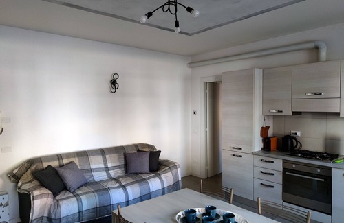 Pavia Apartment | Holiday Apartment "Grey House Pavia near Hospitals" with A/C & Wi-Fi