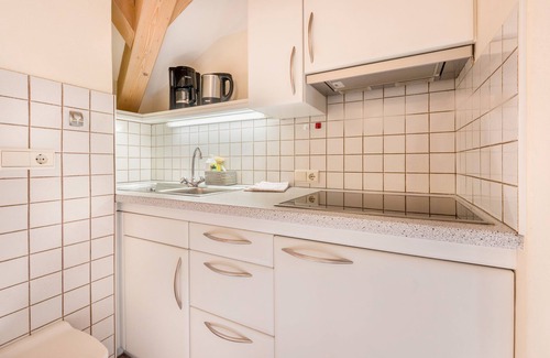 Valle San Silvestro Apartment | Holiday Apartment "Haus zur Vogelweide App 5" with Mountain View, Balconies & Wi-Fi