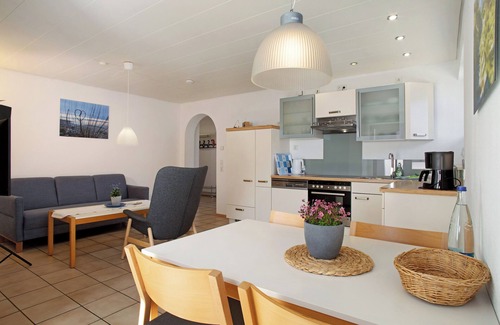 Langenargen Apartment | Holiday Apartment in the "Gästehaus Heinemann" directly on Lake Constance