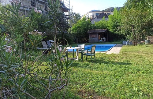 Lana Apartment | Holiday Apartment 'Jörg' with Mountain View, Shared Pool and Wi-Fi