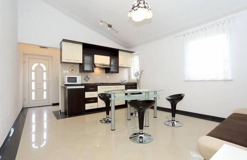 Gornji Karin Apartment | Holiday apartment Karin for 1 - 5 persons with 1 bedroom - Row house