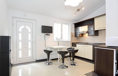 Gornji Karin Apartment | Holiday apartment Karin for 1 - 5 persons with 1 bedroom - Row house